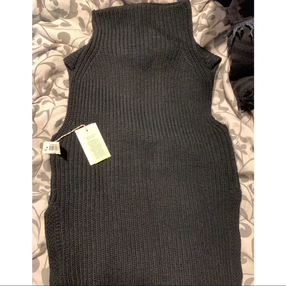 BRAND NEW WITH TAGS ARITZIA DURANDAL SWEATER